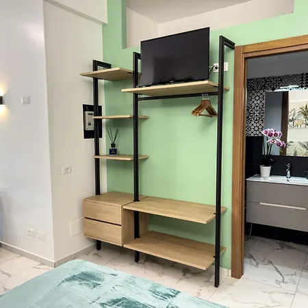 Lovely In 24 - 26 Apartment